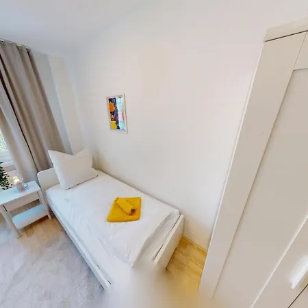Apartment Praktisch Eingerichtete Ferienwohnung, Nur 5 Minuten Bis Zur Haltestelle Linie 5 Chemnitz